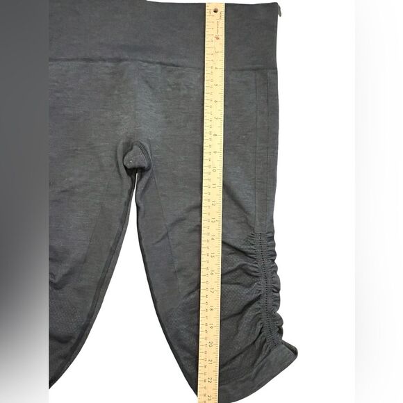 Lululemon Ruched Capri Leggings – Dark Gray, Approx. Size 8 - Picture 4 of 6